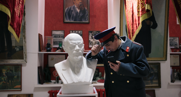 În Moldova există un absurd politic foarte puternic: oameni care vor integrare europeană, dar care în același timp îngrijesc statui ale lui Lenin ca pe niște relicve sacre